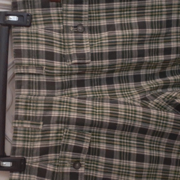 IZOD Men's Plaid  Bermuda - Picture 6 of 6